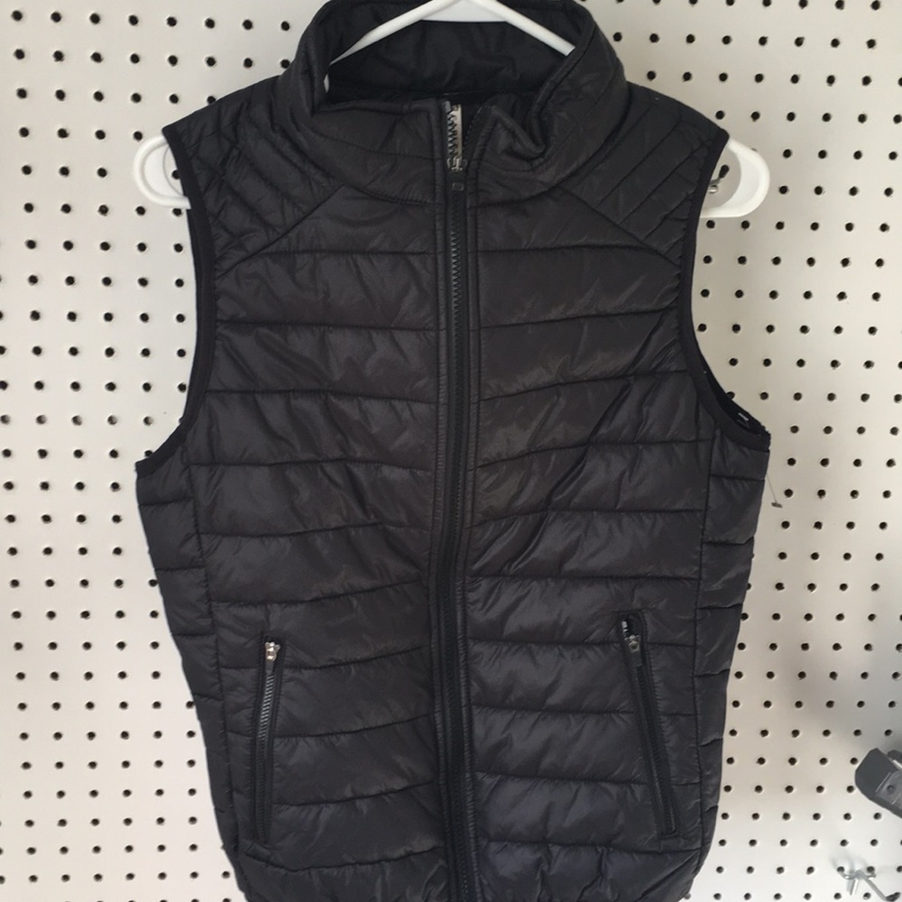 Fabletics light weight vest ! Sz med